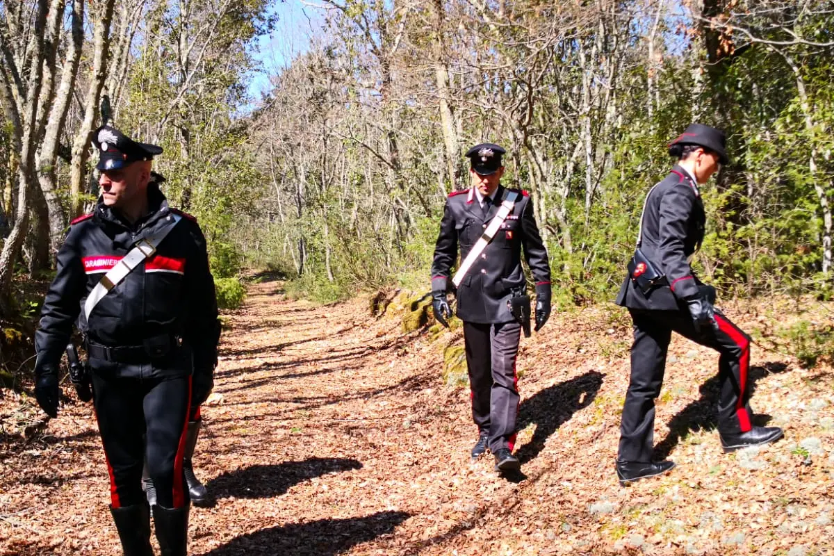 I Carabinieri sul terreno occupato (Unione Sarda)