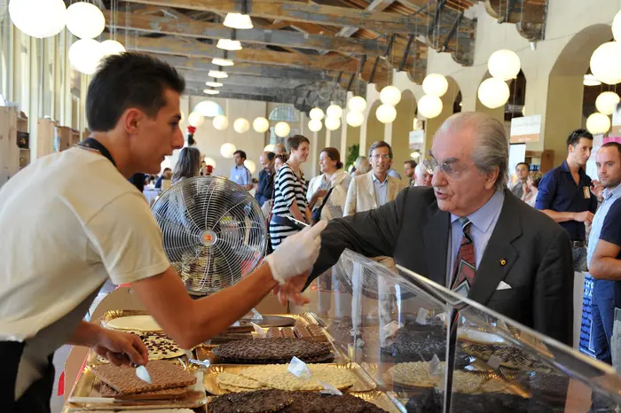All' interno della fiera del cioccolato Dolcemente alla stazione Leopolda di Pisa