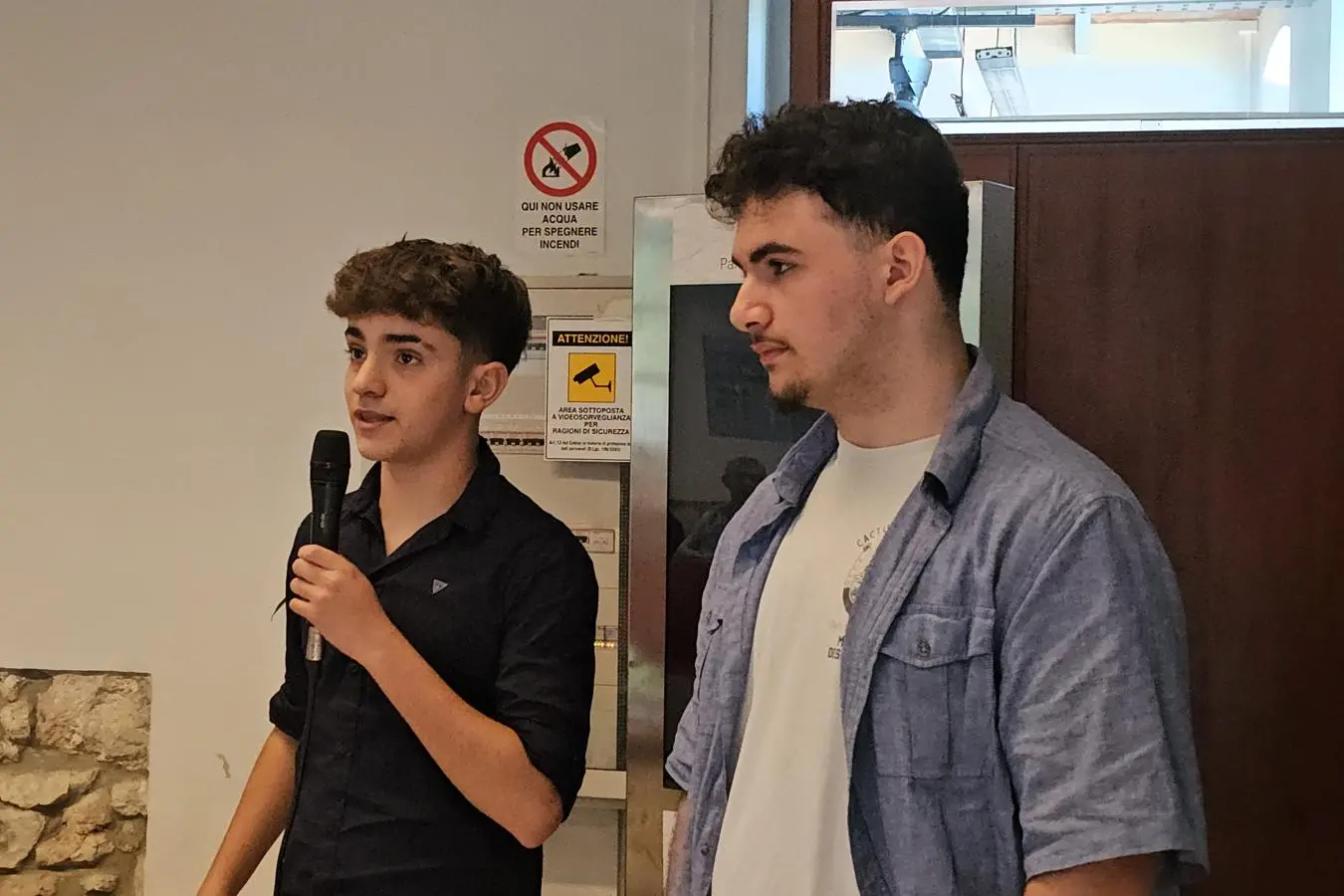 Gli studenti dell'Angioy terzi classificati (foto Scano)