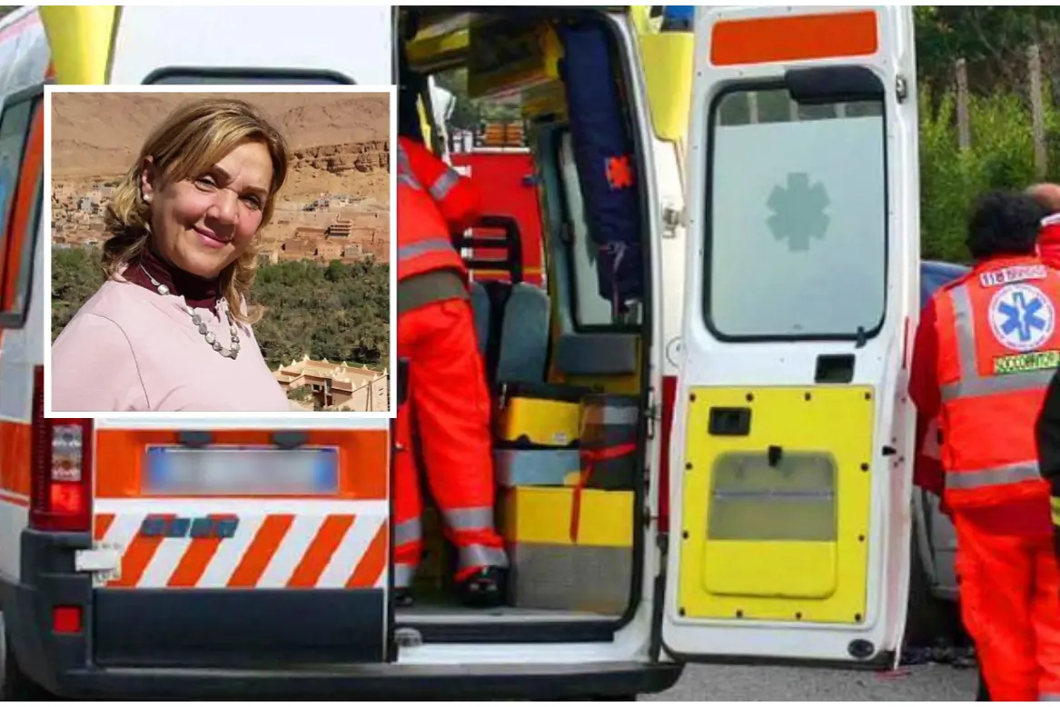 Un'ambulanza (Ansa), nel riquadro la vittima (foto Facebook)