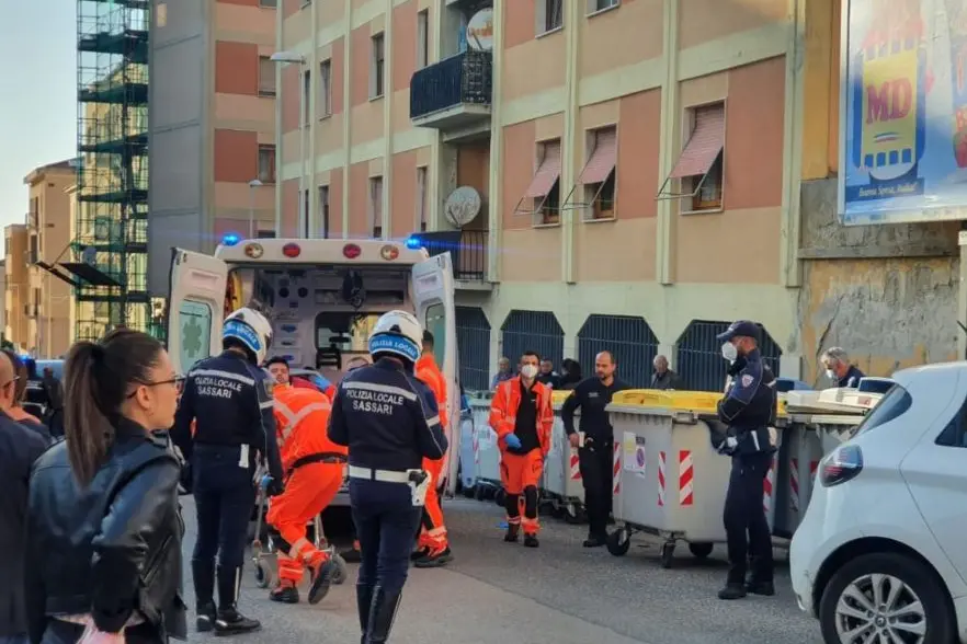 L'ambulanza sul posto (foto L'Unione Sarda-Floris)