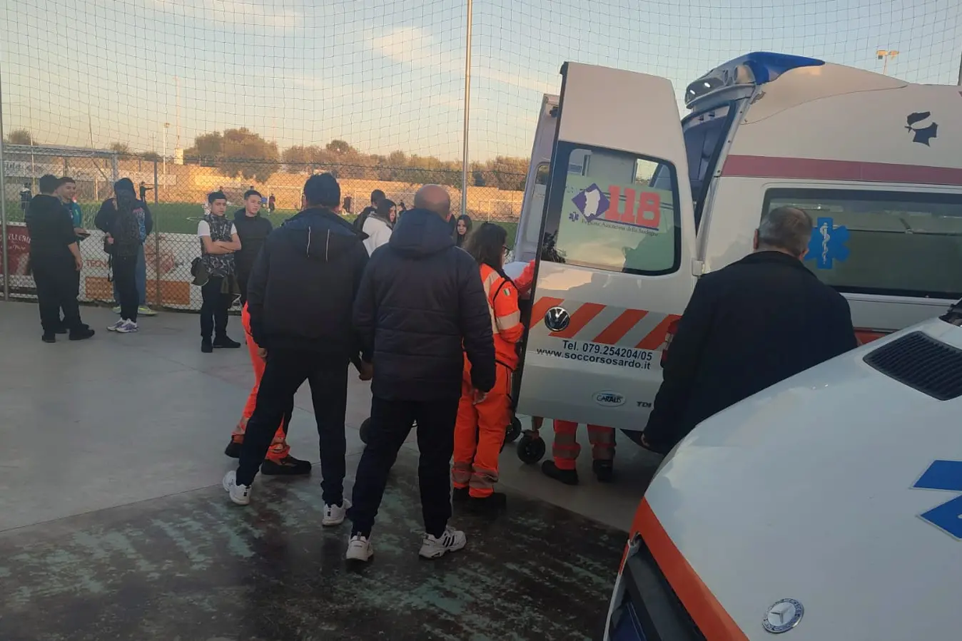 L'ambulanza sul posto (foto Tellini)