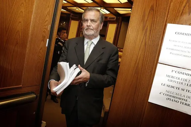 Il ministro Calderoli (Ansa)