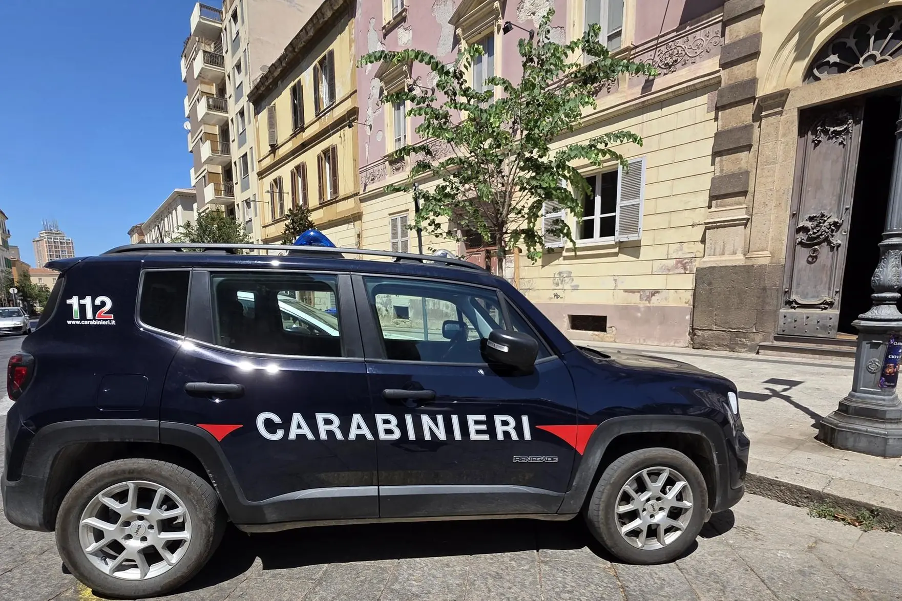 Carabinieri davanti al tribunale