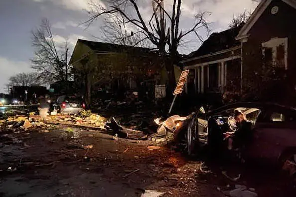 Gli effetti del tornado a Nashville (foto Twitter)