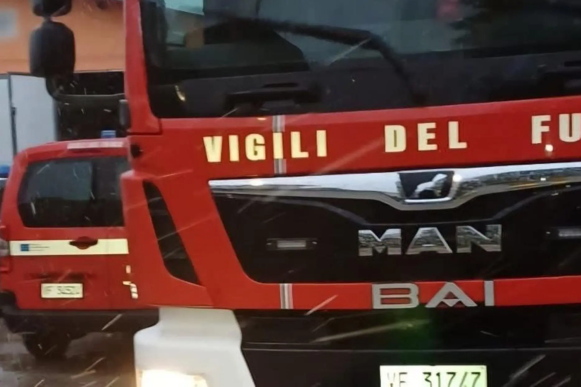 Intervento dei vigili del fuoco (Ansa)