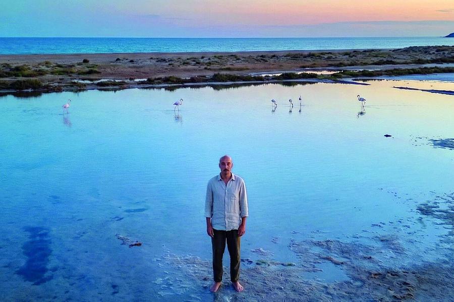 Niu e quella magica “Latitudine 99” «Ma solo l’isola mi fa sentire libero»
