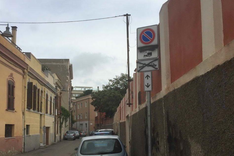 Cagliari, Villanova: cancellati con lo spray i divieti di sosta