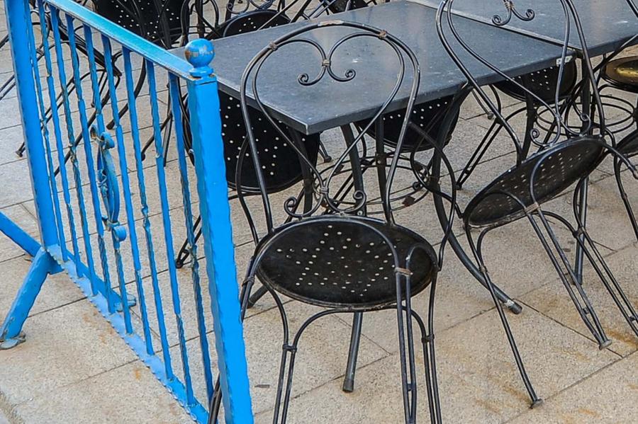 Cagliari, locali non in regola con le tasse: concessioni esterne ritirate a raffica