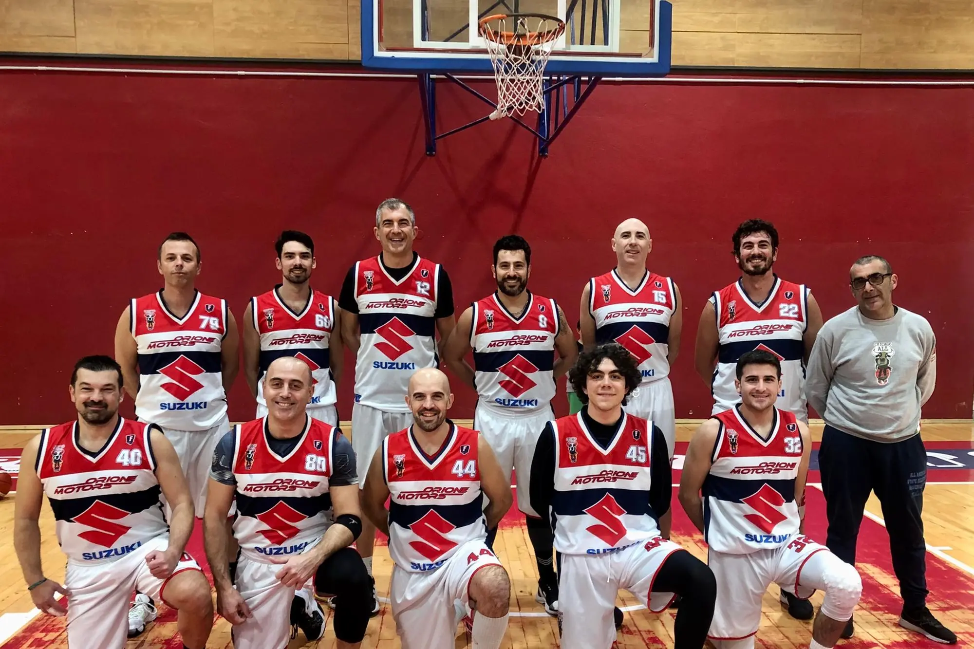Il Basket Poetto al completo (foto concessa dal Basket Poetto)