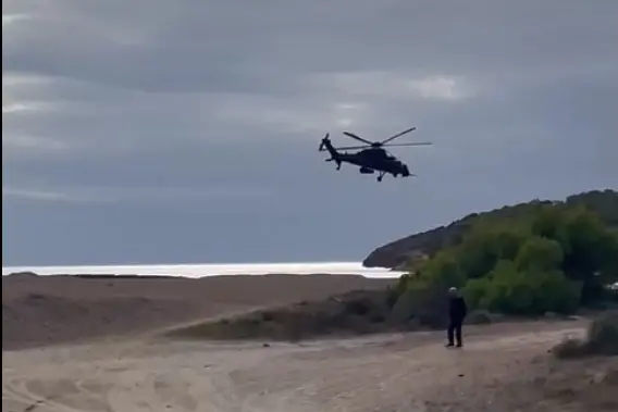 L'elicottero a Porto Pino