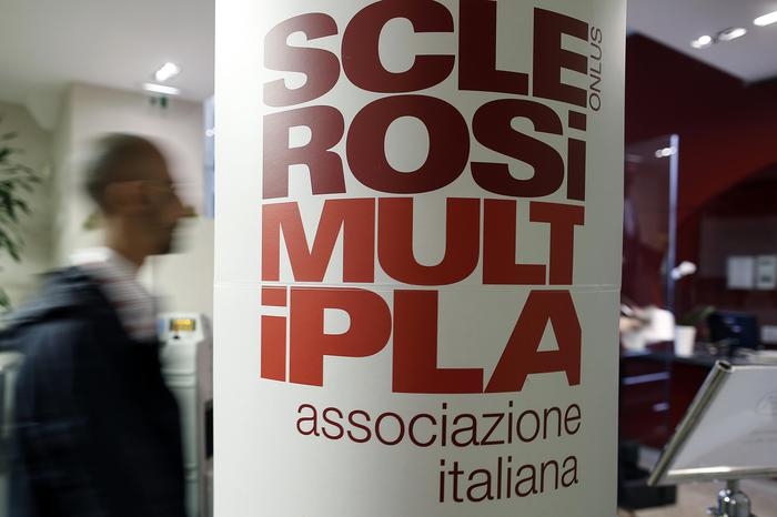 Sclerosi multipla, pubblicate dall'Iss le prime linee guida in collaborazione con la Società italiana di Neurologia (foto Ansa)