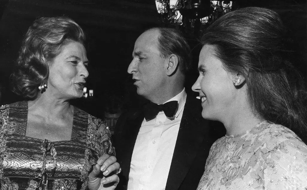 A Cannes (l'attrice è la prima a sinistra)