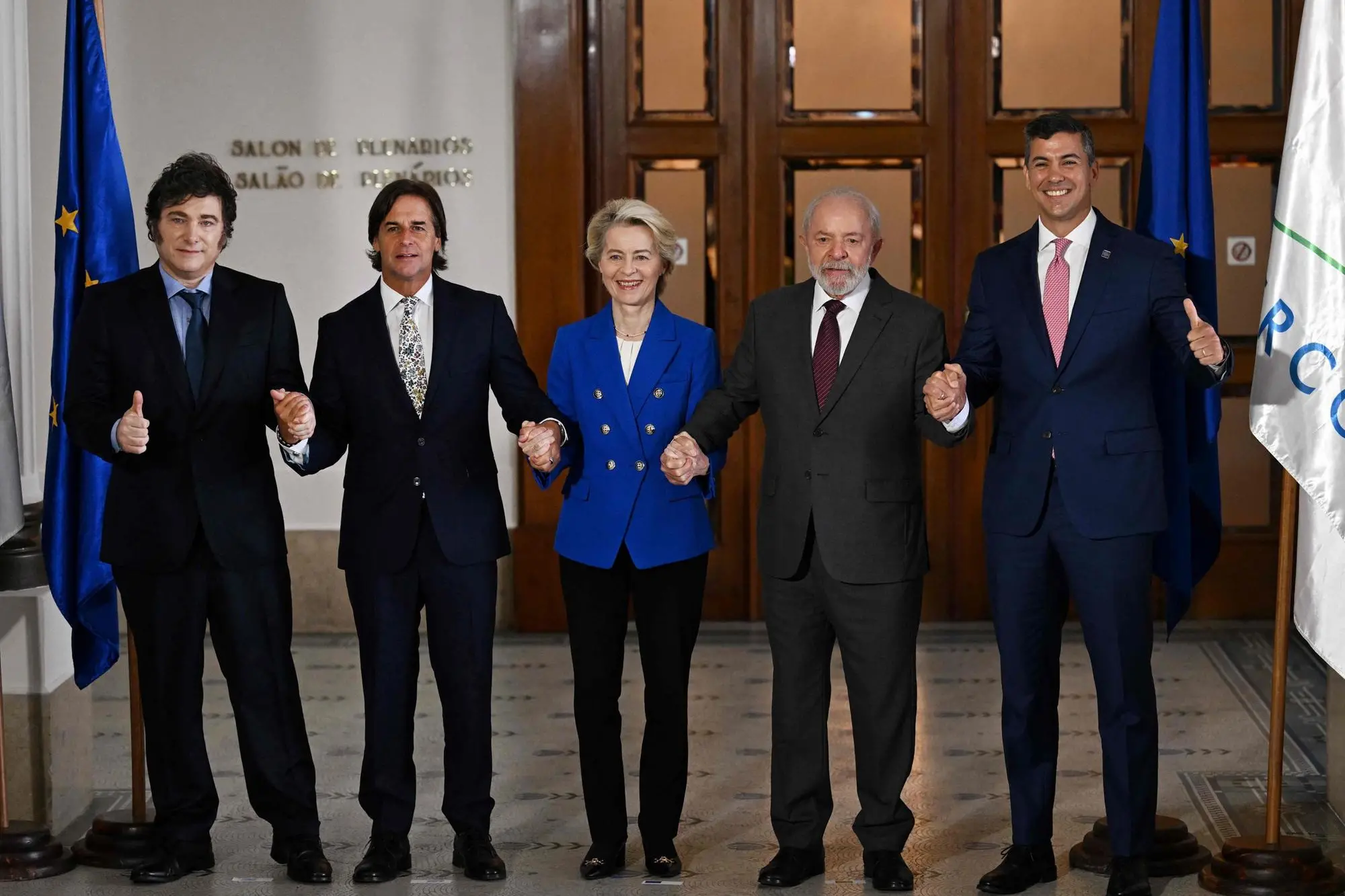 Ursula Von der Leyen con i presidenti dei Paesi Mercosur (Ansa-Afp)