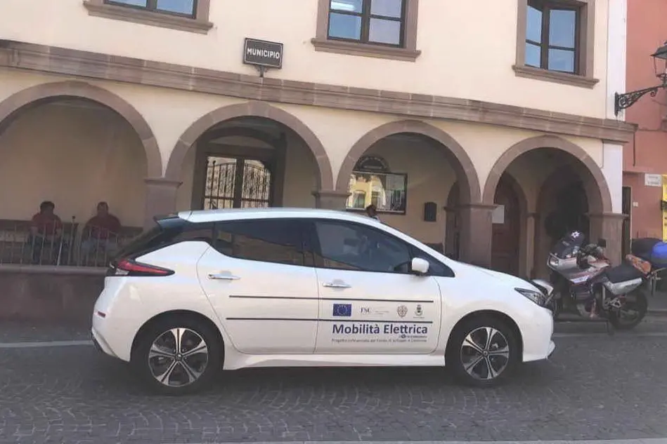 L'auto elettrica (foto Orbana)