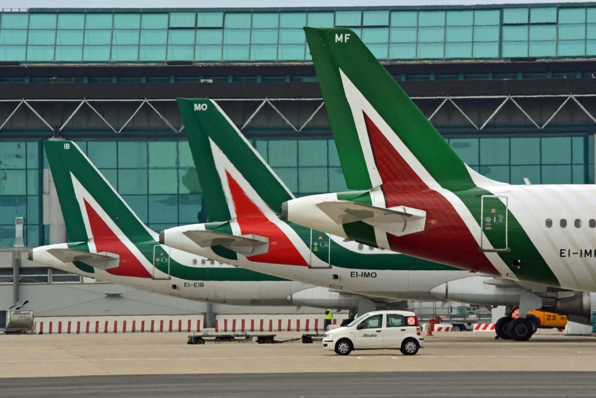 Aerei di Alitalia a Fiumicino in una foto d'archivio dell'Unione Sarda