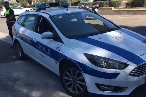 La pattuglia della polizia locale di Oristano (L'Unione Sarda - Sanna)