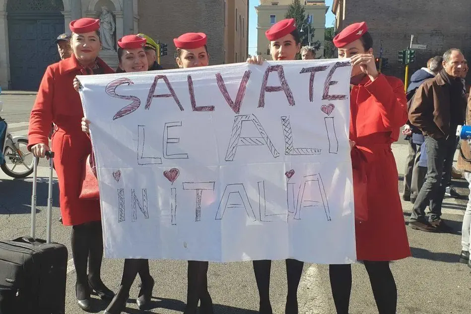 Roma, la protesta dei lavoratori Air Italy