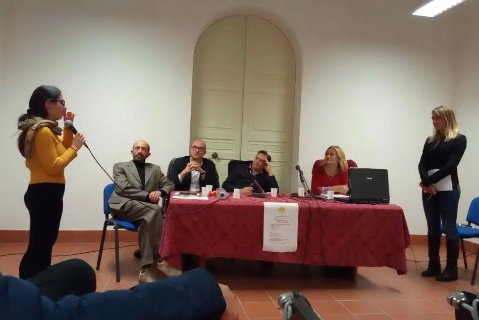 Un momento del dibattito a Sinnai (foto L'Unione Sarda - Andrea Serreli)
