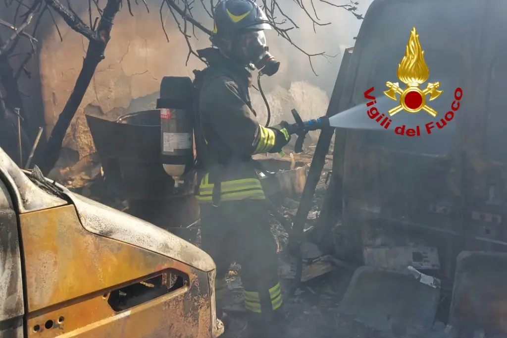 Incendi nel Cagliaritano (foto vigili del fuoco)