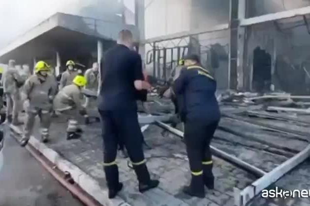 Ucraina, si scava tra macerie del centro commerciale a Kremenchuk