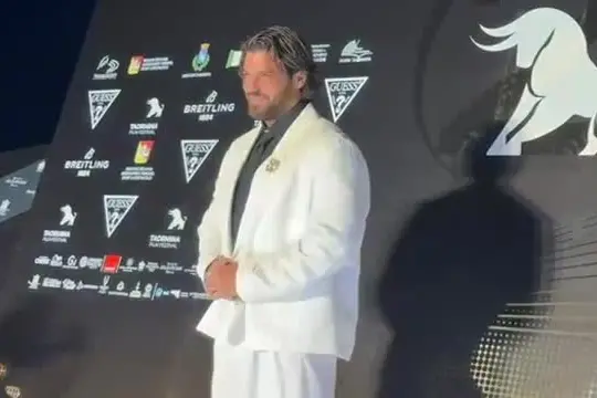 Taormina Film Festival, sul red carpet è delirio per Can Yaman