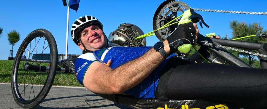 In chiesa l’handbiker sardo: «Generoso e autoironico, Alex mi ha restituito la felicità»