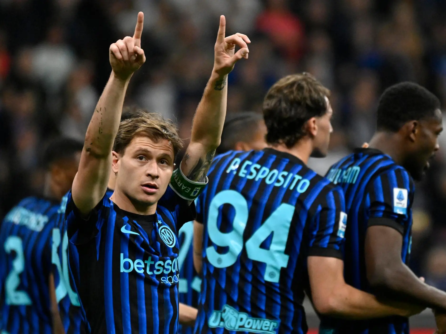 Nicolò Barella dopo il gol in Inter-Cagliari (foto Ansa)