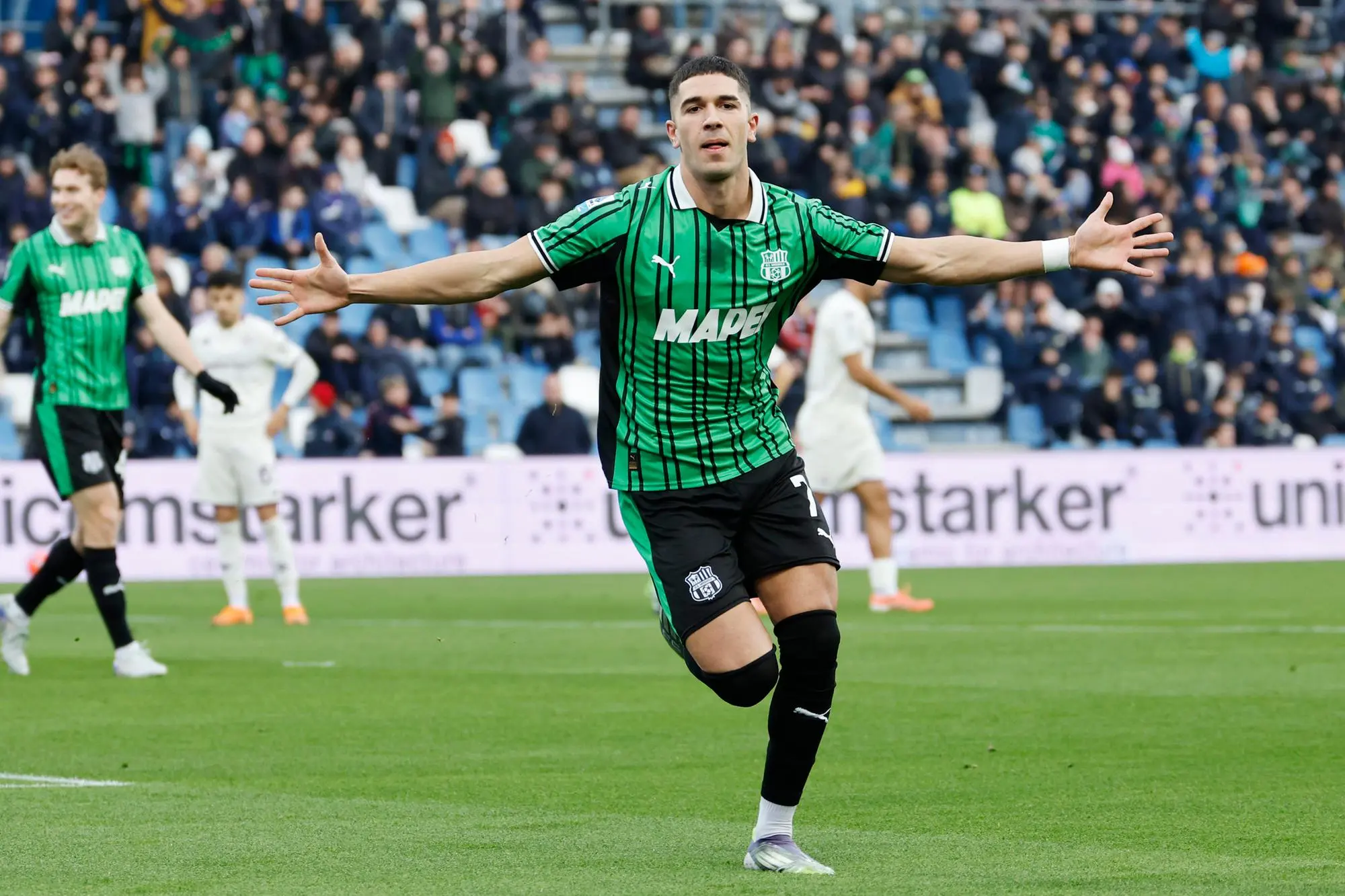 Sassuolo's Cristian Volpato jubilates after scoring the goal during the Italian Serie A soccer match US Sassuolo vs ACF Fiorentina at Mapei Stadium in Reggio Emilia, Italy, 6 December 2025. ANSA /ELISABETTA BARACCHI