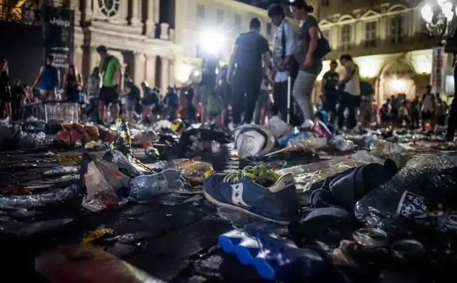 Nella calca restano ferite più di 1.500 persone