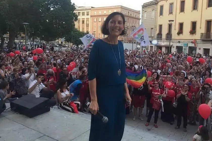Francesca Ghirra in campagna elettorale (Archivio L'Unione Sarda)
