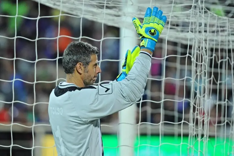 L'ex portiere Francesco Toldo blocca un ladro di biciclette (tra gli applausi)