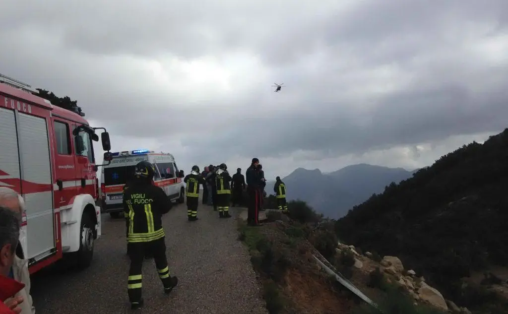 I soccorritori (foto L'Unione Sarda - Secci)