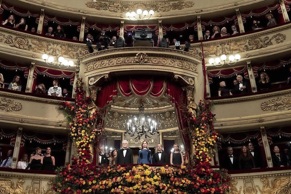 Il presidente Mattarella accolto da un'ovazione (Ansa)
