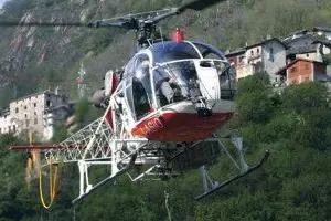 Un elicottero simile a quello precipitato sul Monte Bianco
