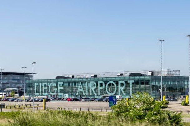 Allarme focolaio all'aeroporto di Liegi: 21 infezioni fra il personale addetto alle merci