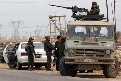 (ARCHIVIO) Italian soldiers from the Sassari Brigade, operate a checkpoint in Nasiriyah, Iraq on Friday, 26 December, 2003. ANSA /Stefan ZAKLIN