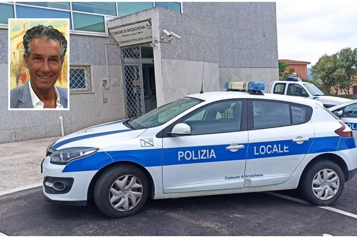 Polizia locale e, nel riquadro, Tore Mendula, delegato (foto Comune di Arzachena)