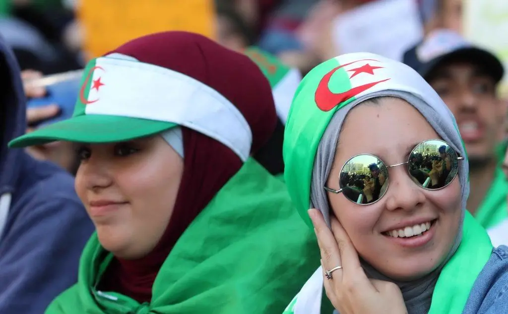 Studentesse algerine alla manifestazione (Ansa)