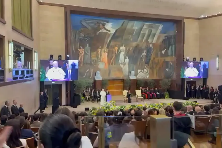 Discorso del Papa alla Sapienza, standing ovation e lunghi applausi