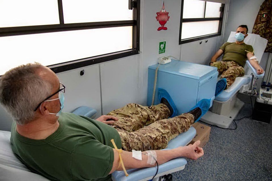 I militari donano il sangue (foto ufficio stampa dell'esercito)