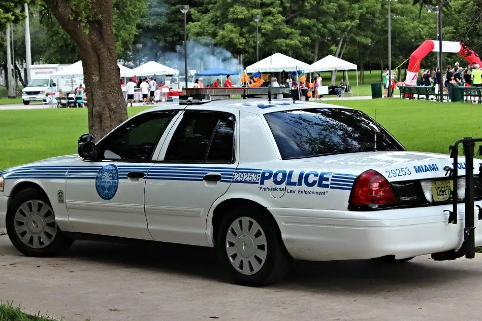 Un'auto della polizia