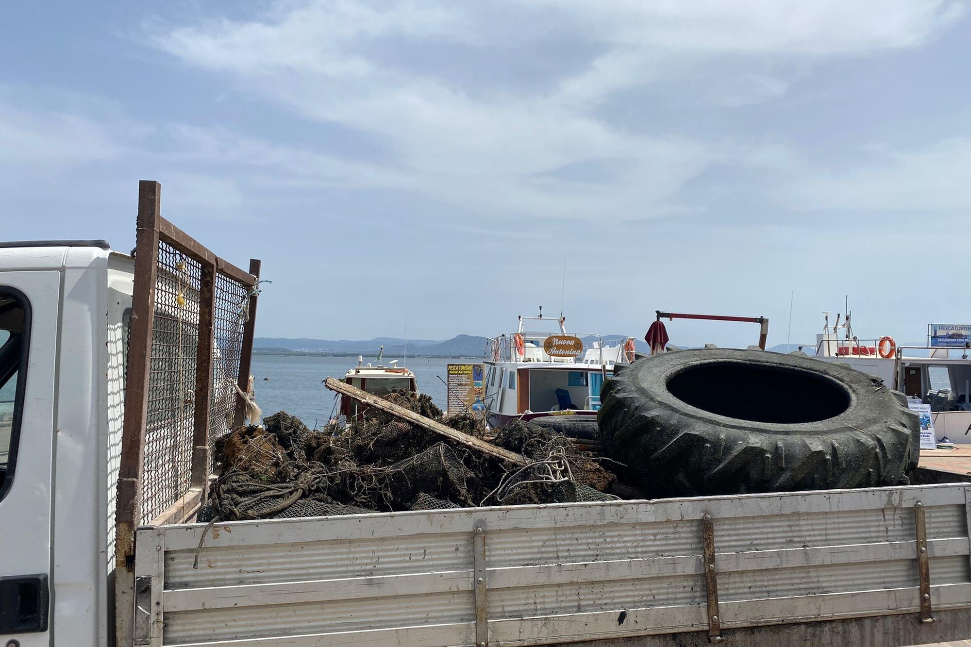 Sant’Antioco, i volontari ripuliscono il litorale