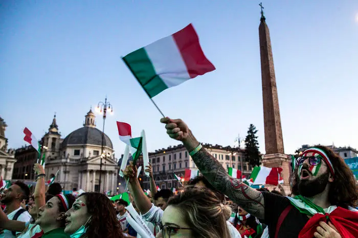 Tifosi in Piazza del Popolo a Roma (foto Ansa)