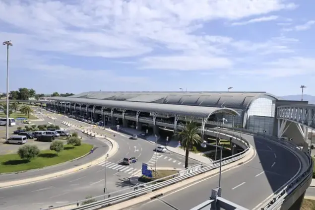 L'aeroporto di Elmas (Ansa)