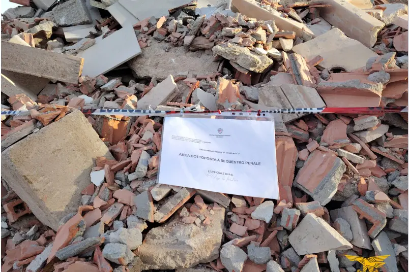 La discarica (foto Corpo forestale)