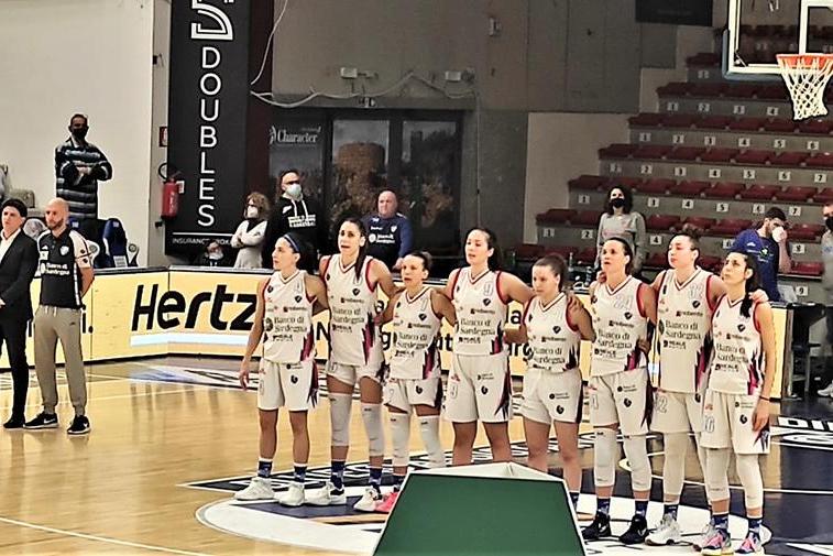 La Dinamo femminile schierata (foto G. Marras)