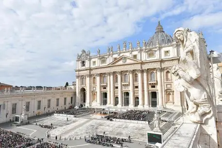 Papa Francesco durante l'udienza generale in Piazza San Pietro, Citta' del Vaticano, 20 marzo 2019. ANSA/ VATICAN MEDIA ++HO - NO SALES EDITORIAL USE ONLY++