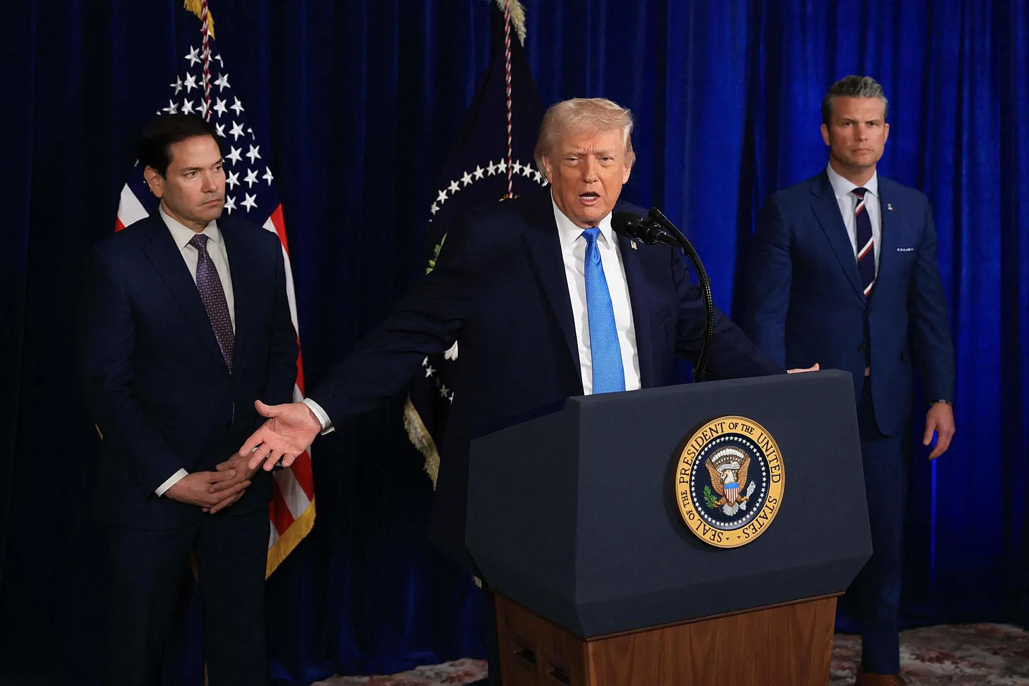 La conferenza stampa in cui Donald Trump ha annunciato il blitz in Venezuela (Getty Images via Afp)