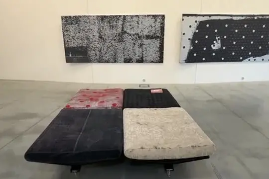 Interno borghese senza fallimento, Lorenza Longhi al Centro Pecci